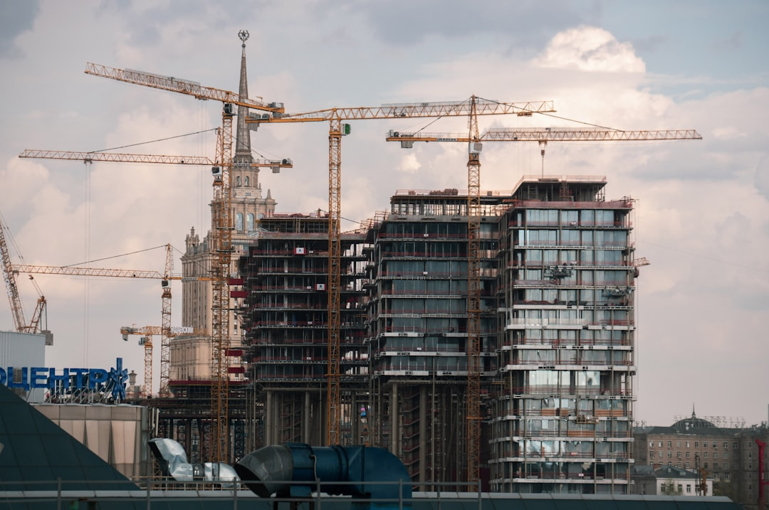 Modernes architektonisches Betongebäude